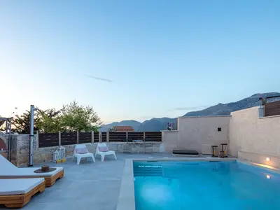 PoolOfHouse