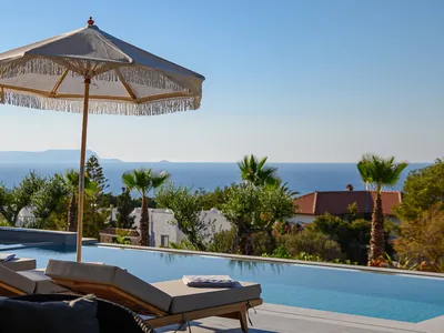 PoolOfHouse