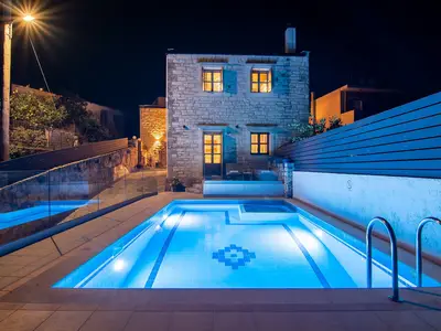 PoolOfHouse
