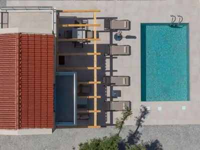 PoolOfHouse