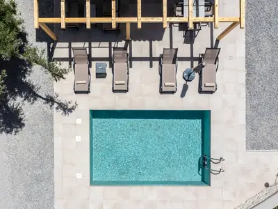 PoolOfHouse