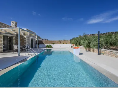 PoolOfHouse