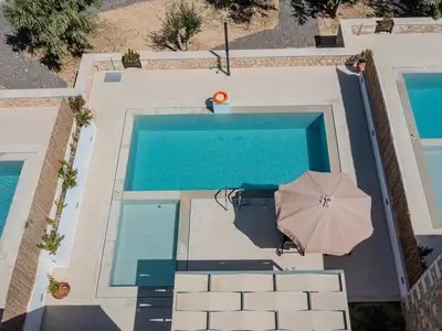 PoolOfHouse