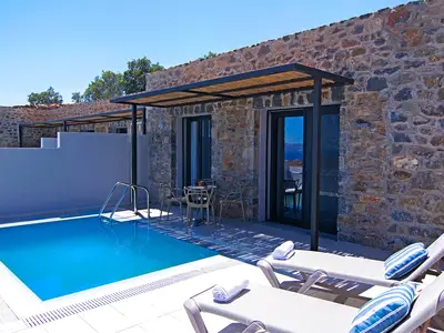 PoolOfHouse