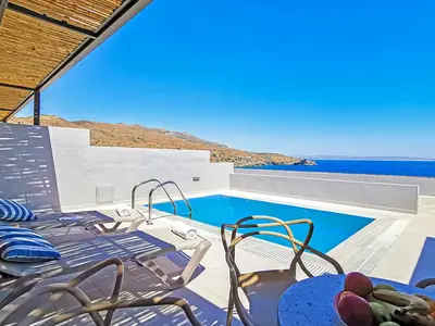 PoolOfHouse