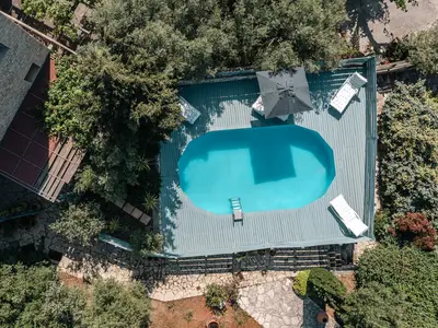 PoolOfHouse