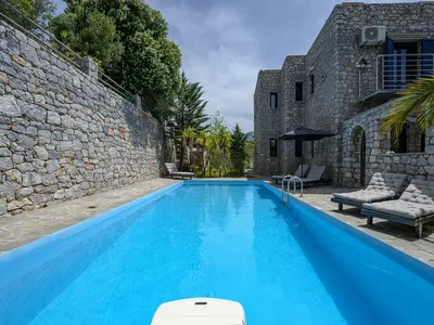 PoolOfHouse