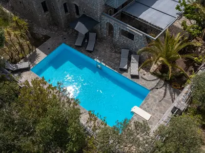 PoolOfHouse