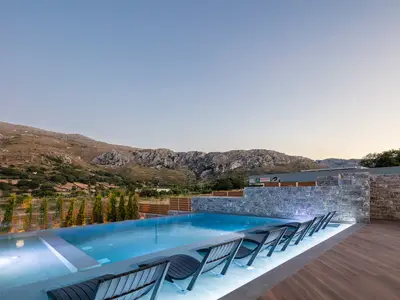 PoolOfHouse