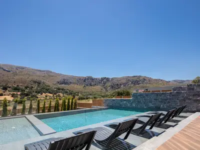 PoolOfHouse