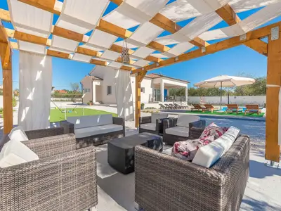 Villa für 8 Personen (100 m²) in Tinj 3/10