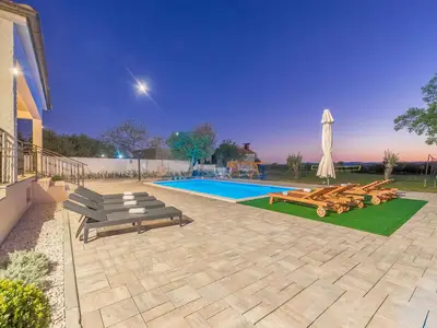 Villa für 8 Personen (100 m²) in Tinj 5/10