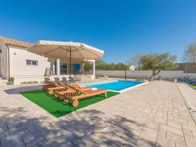 Villa für 8 Personen (100 m²) in Tinj 9/10