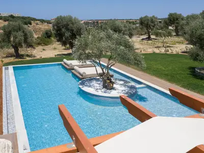 PoolOfHouse