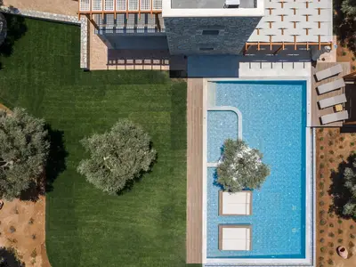 PoolOfHouse