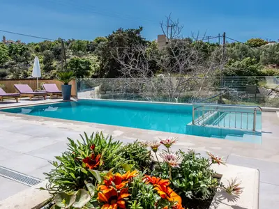 PoolOfHouse