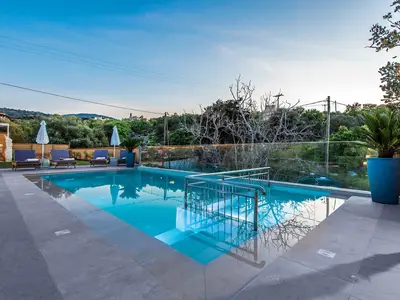 PoolOfHouse
