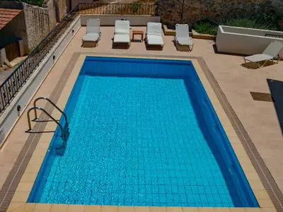 PoolOfHouse