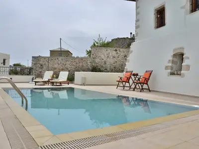 PoolOfHouse