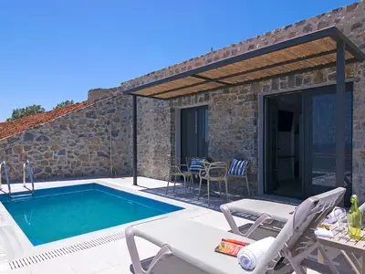 PoolOfHouse