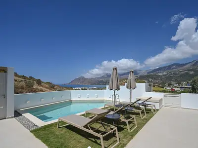 PoolOfHouse