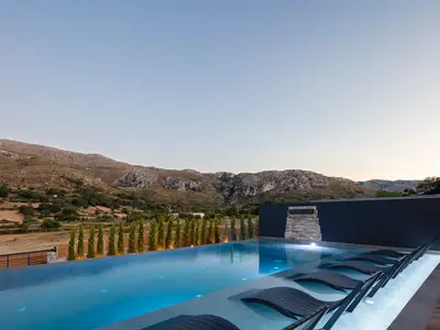 PoolOfHouse