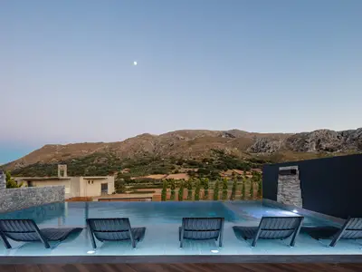 PoolOfHouse