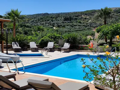 PoolOfHouse