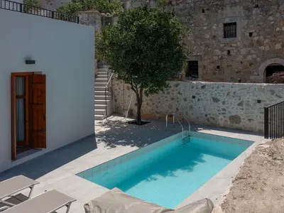 PoolOfHouse