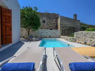 PoolOfHouse
