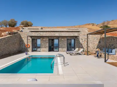 PoolOfHouse