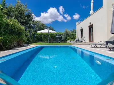 PoolOfHouse