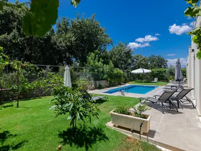 PoolOfHouse