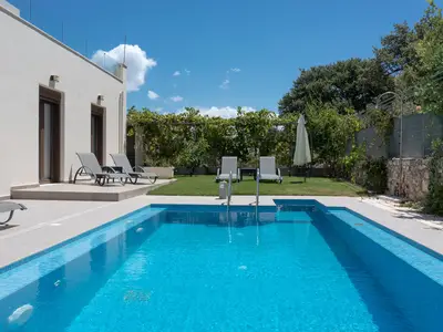 PoolOfHouse