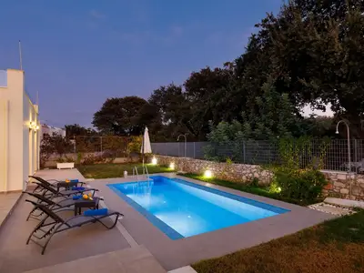 PoolOfHouse