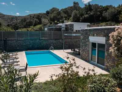 PoolOfHouse