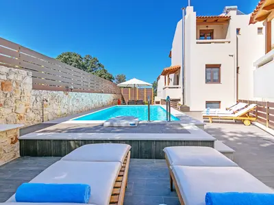PoolOfHouse
