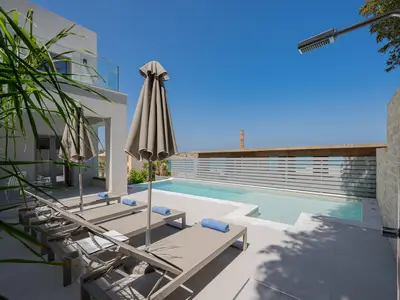PoolOfHouse