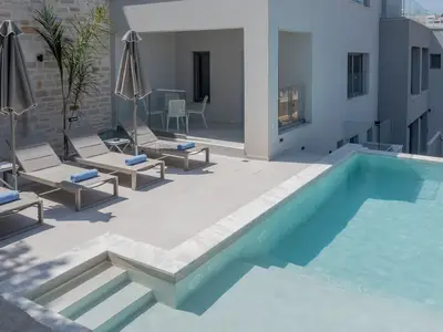 PoolOfHouse