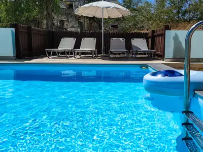 PoolOfHouse