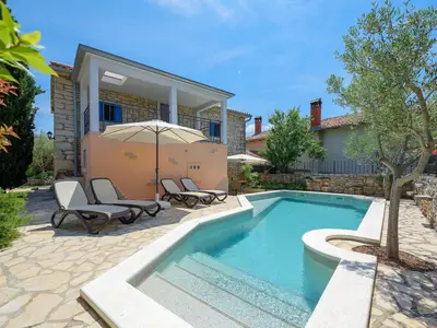 PoolOfHouse