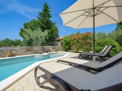 PoolOfHouse
