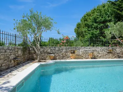 PoolOfHouse