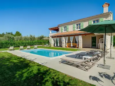 PoolOfHouse