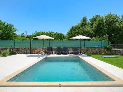 PoolOfHouse