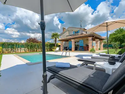 PoolOfHouse