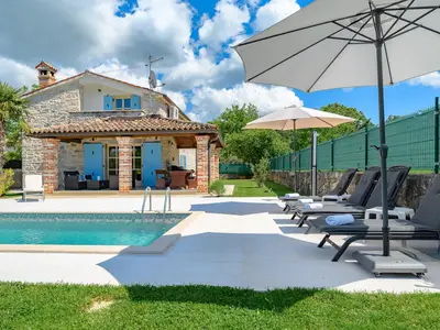 PoolOfHouse