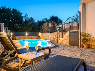 PoolOfHouse