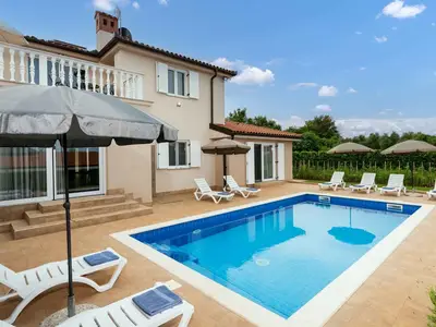Villa für 8 Personen (145 m²) in Buroli 5/10