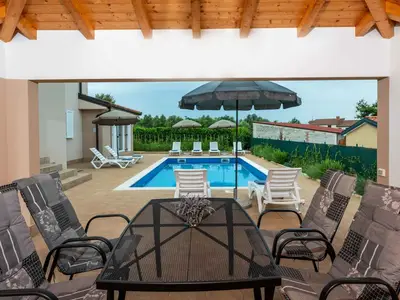 Villa für 8 Personen (145 m²) in Buroli 9/10